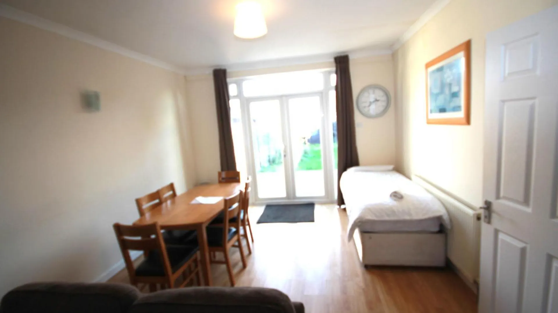 Feltham House Apartment 0*,