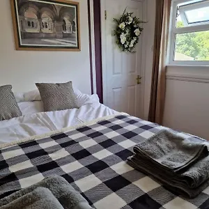Homestay Lopez Crawley, Ifield